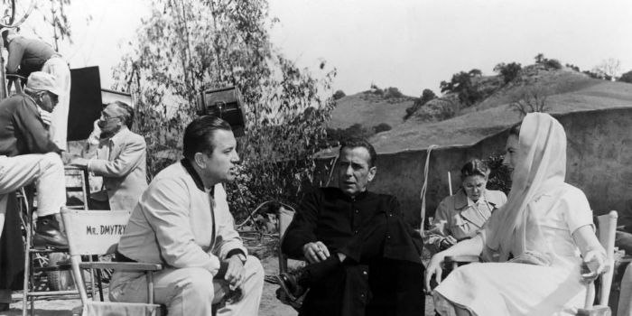 Humphrey Bogart, Agnes Moorehead oraz Edward Dmytryk. Prawa ręka Pana Boga (1955). Źródło: imdb.com